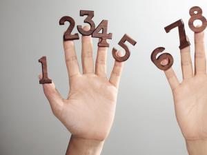 Что означают одинаковые цифры на часах?